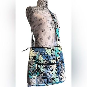 Vera Bradley Blue Floral Quilted Crossbody Bag EUC 💜